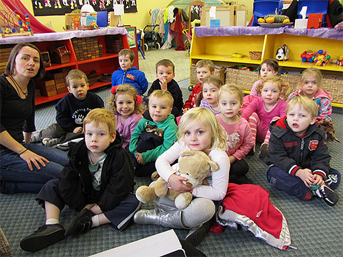 يتم توزيع القمل الأكثر نشاطًا في مجموعات ، خاصة عند الأطفال