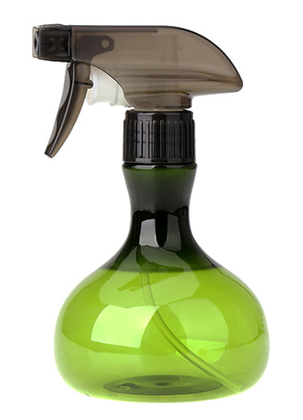 Po zředění přípravku Xulat vodou by měl být připravený roztok nalit do běžné domácí lahve s rozprašovačem.